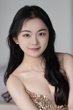 214181 - Yi Age: 20 - China